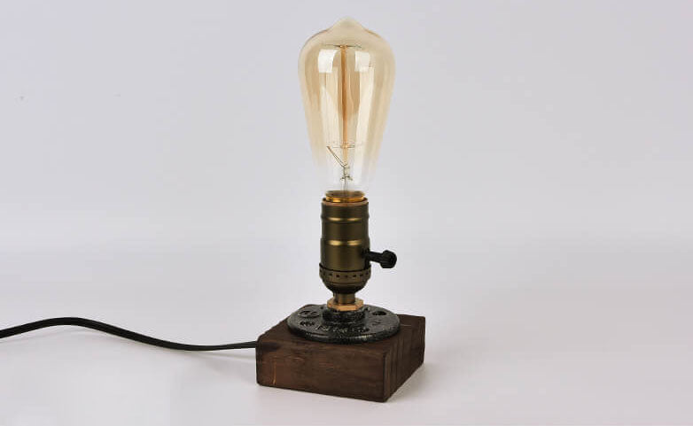 Industriel Jern Bordlampe med Fyrretræs Accent