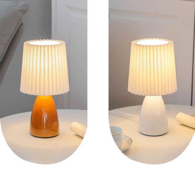Plisseret Bordlampe med Glasfod - Skandinavisk Design
