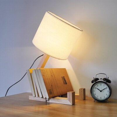 Moderne Bordlampe i Træ med Linned Skærm