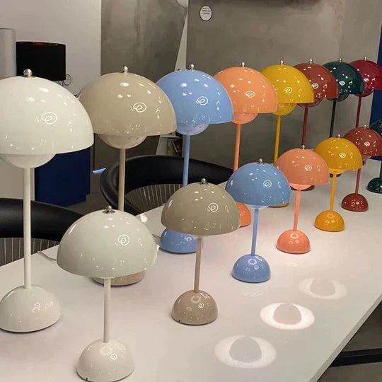 Genopladelig Trådløs Bordlampe med Justerbar Lysstyrke og Farvemuligheder