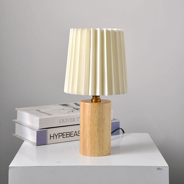 Vintage Koreansk Bordlampe med Plisseret Skærm og Træfod