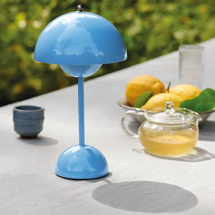 Moderne LED Bordlampe med Justerbar Lysstyrke - Slim Design