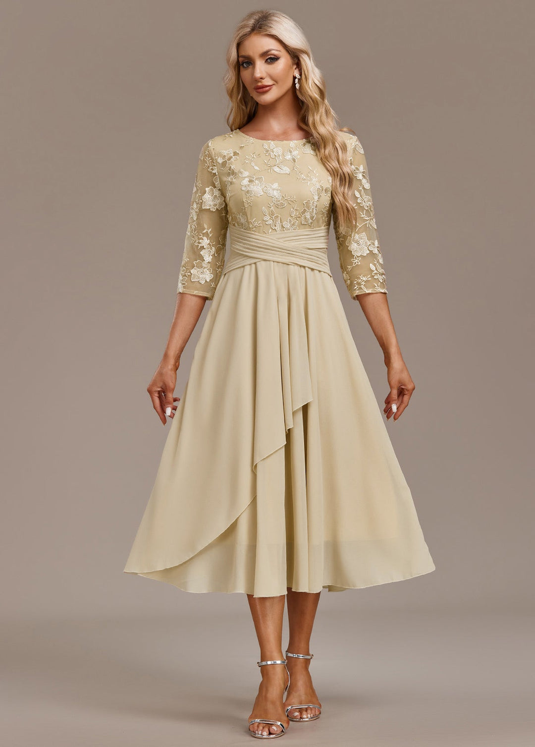 Karla™ | Champagne Floral 3/4 Ærme Rund Halskjole