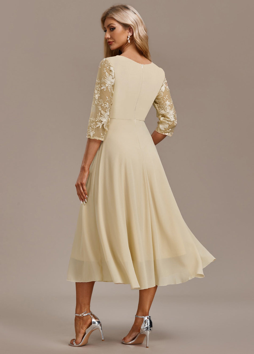 Karla™ | Champagne Floral 3/4 Ærme Rund Halskjole