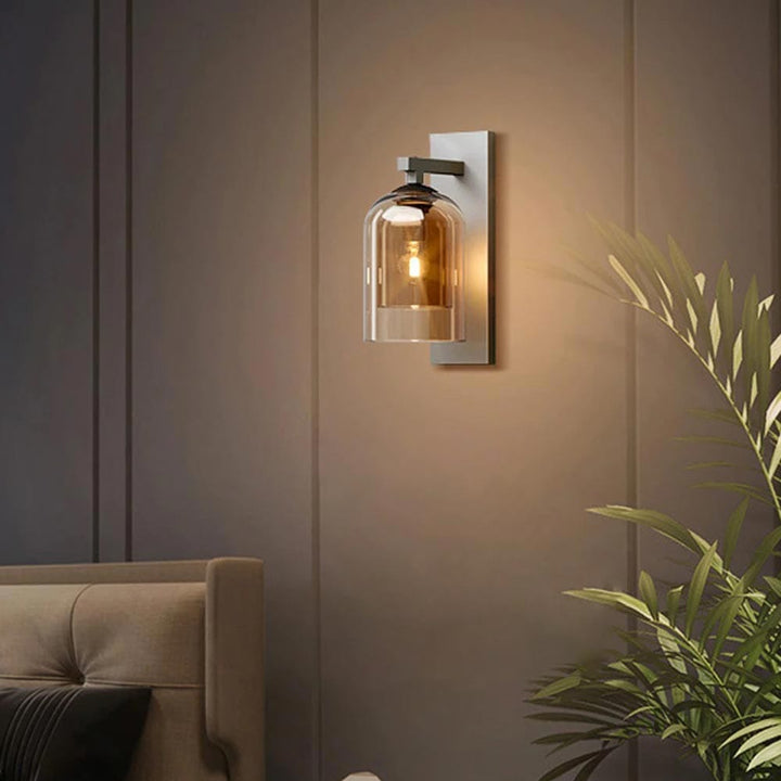 Moderne Røget Glas Væglampe med Slankt Design