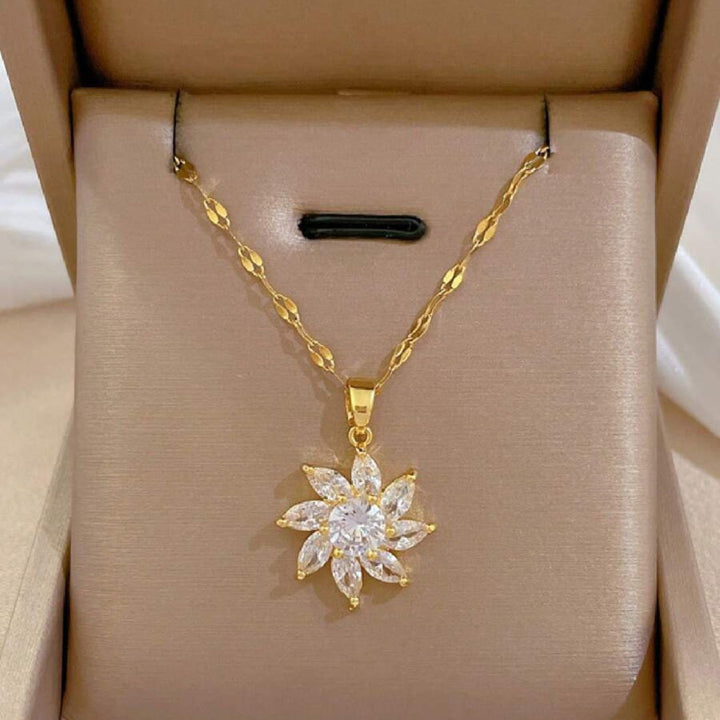 Guldfarvet Smykkesaet med Zirkonia Elegant Halskaede og Oereringe