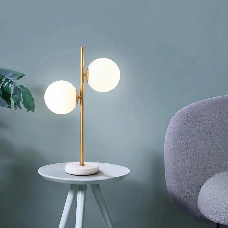 Dorsø Bordlampe i Glas og Metal med Nordisk Design