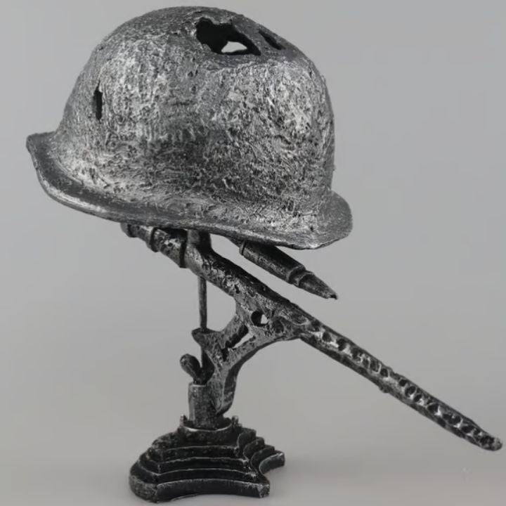Vintage Militær Hjelm Bordlampe med LED Flammeeffekt i Rustfrit Stål