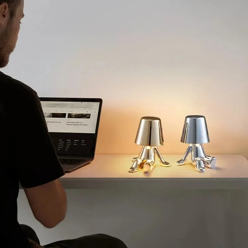 Guldfarvet Bordlampe med Industrielt Design