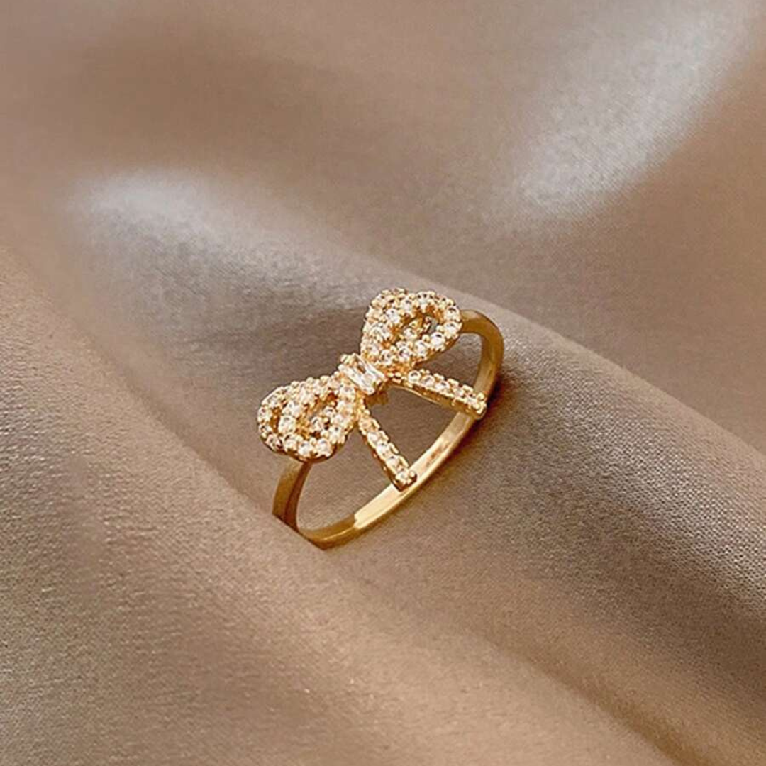 Zirconia Bue Guld Ring med en Blød Vintage Glans