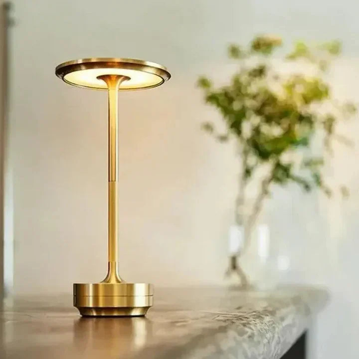 Dæmpbar Trådløs Bordlampe i Vandtæt Design