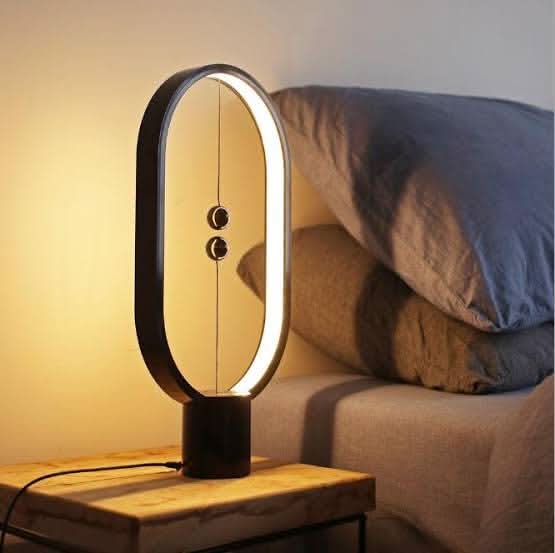 Træ LED Bordlampe med Magnetisk Kontakt og USB-Drev