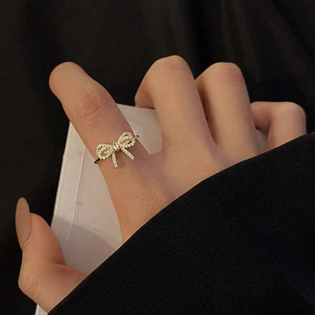 Zirconia Bue Guld Ring med en Blød Vintage Glans