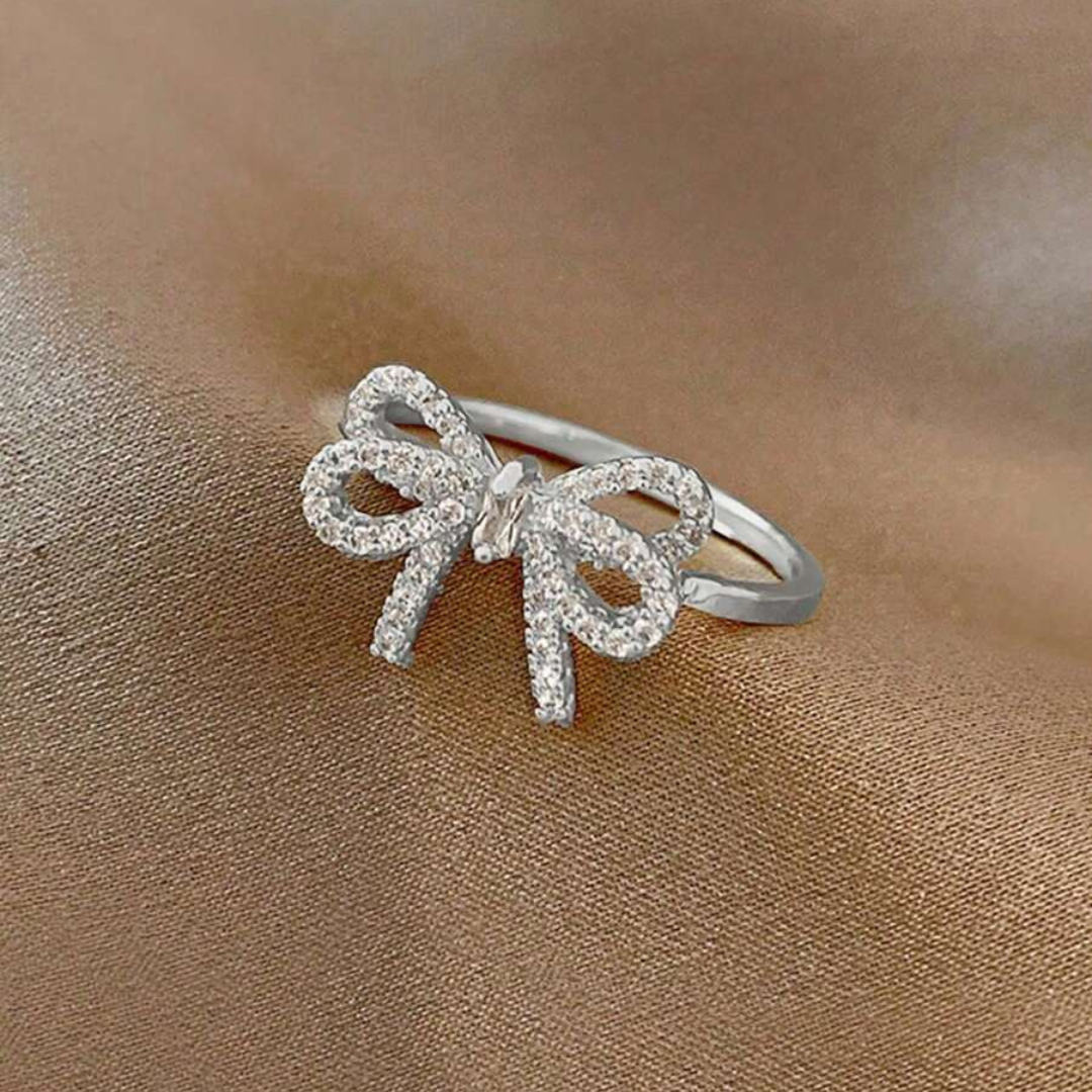 Zirconia Bue Guld Ring med en Blød Vintage Glans