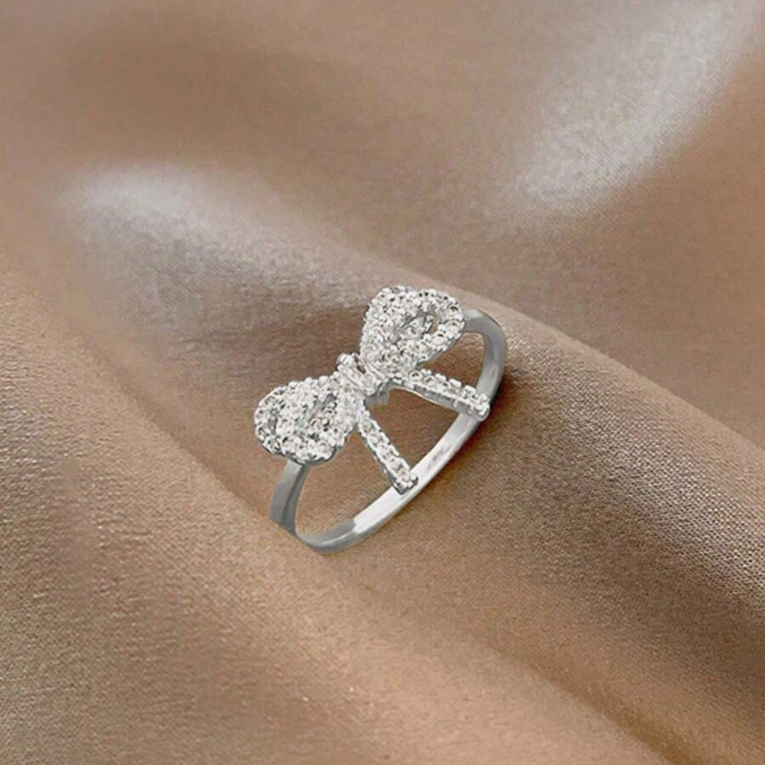 Zirconia Bue Guld Ring med en Blød Vintage Glans