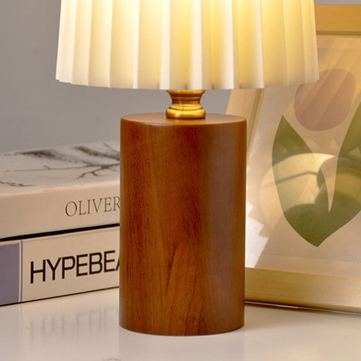Vintage Koreansk Bordlampe med Plisseret Skærm og Træfod