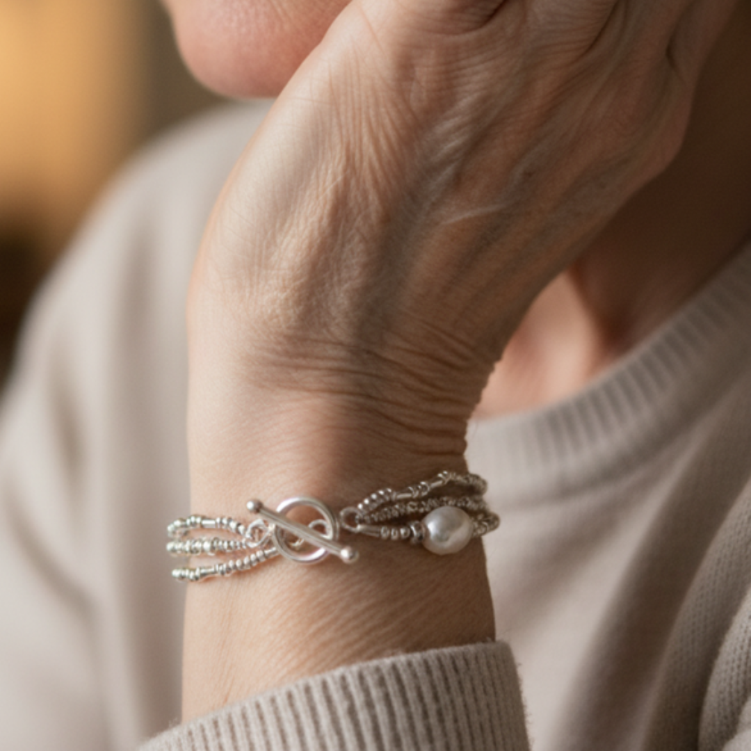 Elegant Armbånd med Perle & Fine Perledetaljer