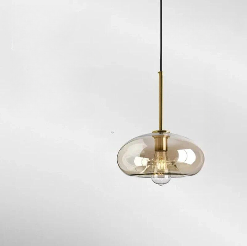 Skandinavisk Pendellampe med Varmt Lys og Minimalistisk Design