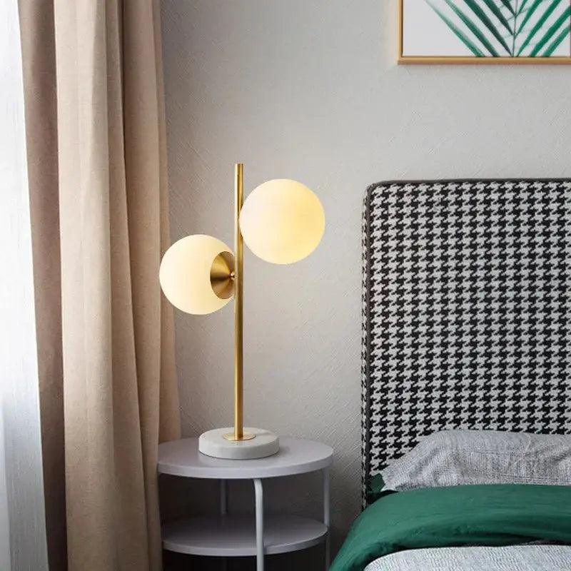 Dorsø Bordlampe i Glas og Metal med Nordisk Design