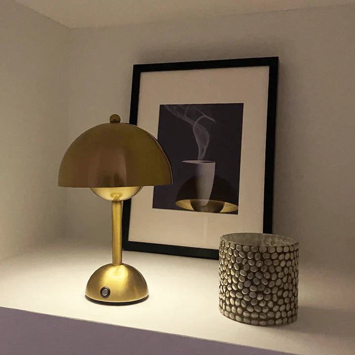 Genopladelig Trådløs Bordlampe med Justerbar Lysstyrke og Farvemuligheder