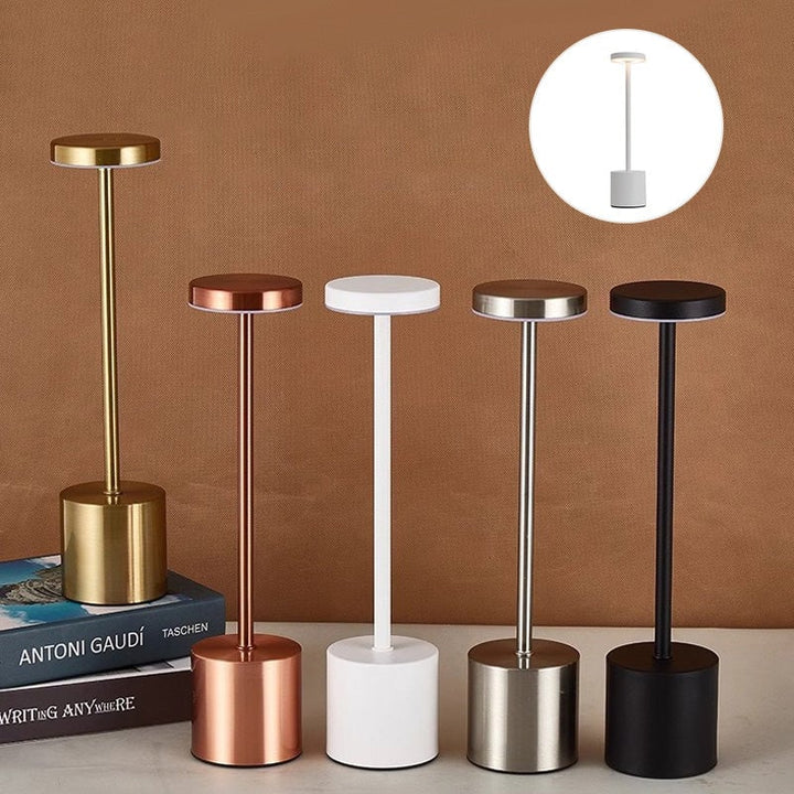 Genopladelig LED Bordlampe med Touch Dæmpning og Tre Farvetemperaturer
