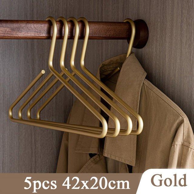 Matte Guld Metal Bøjler - Sæt af 5 Elegante Garderobeorganisatorer