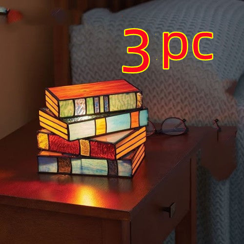 Bordlampe med Kunstneriske Glaspaneler og Bogstak