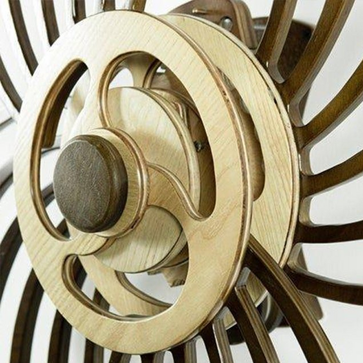 Håndlavet Kinetisk Træskulptur med Boomerang Design