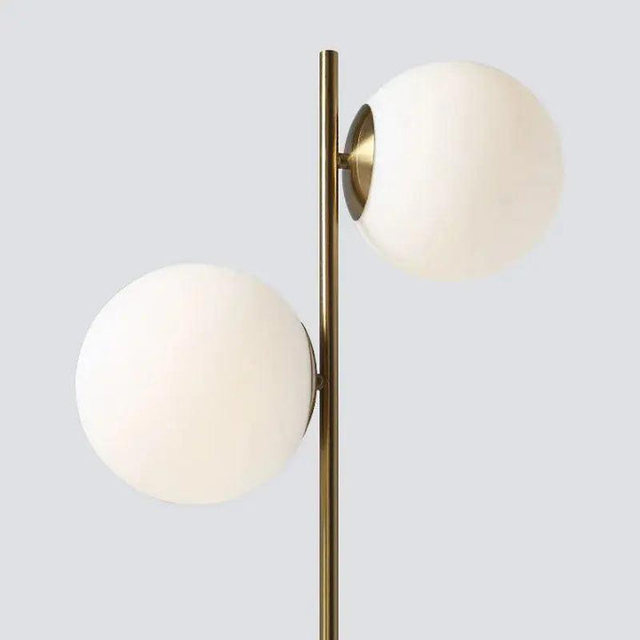 Dorsø Bordlampe i Glas og Metal med Nordisk Design