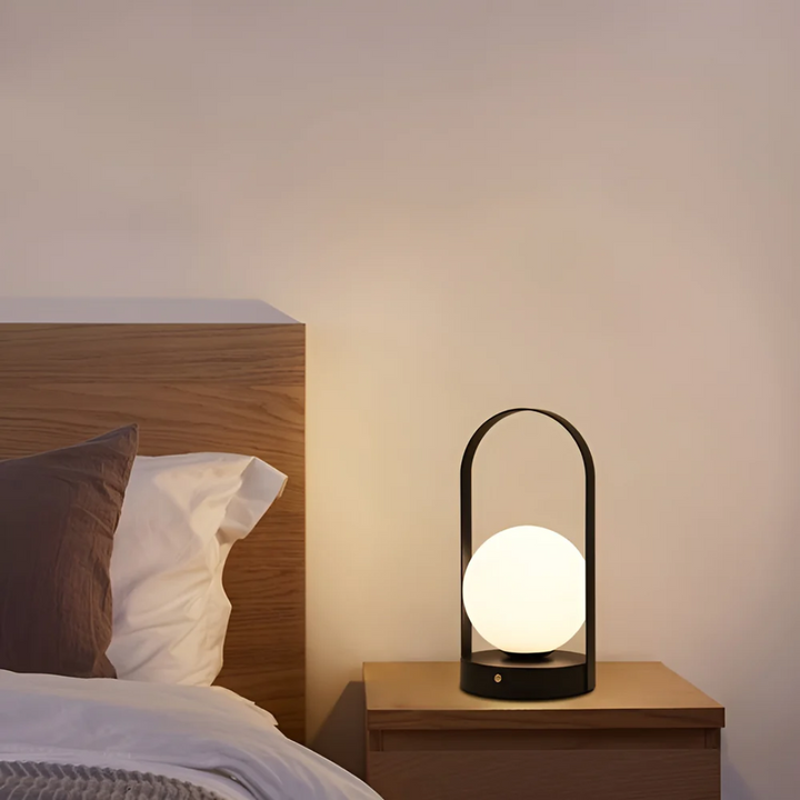 Trådløs Bordlampe med Opladningsfunktion i Moderne Design