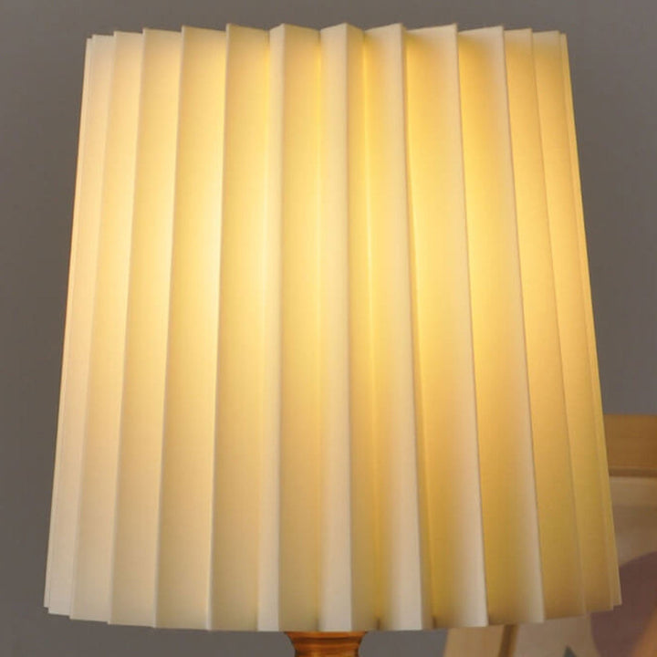 Vintage Koreansk Bordlampe med Plisseret Skærm og Træfod