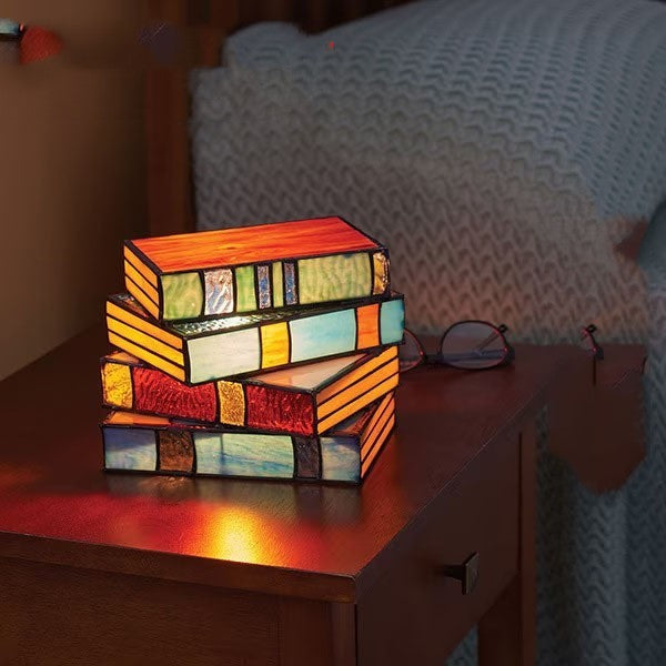 Bordlampe med Kunstneriske Glaspaneler og Bogstak