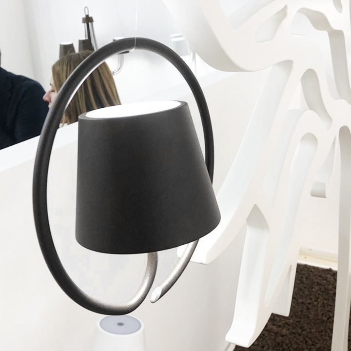 Moderne Metal- og Glaspendellampe med Varm Hvid LED Belysning