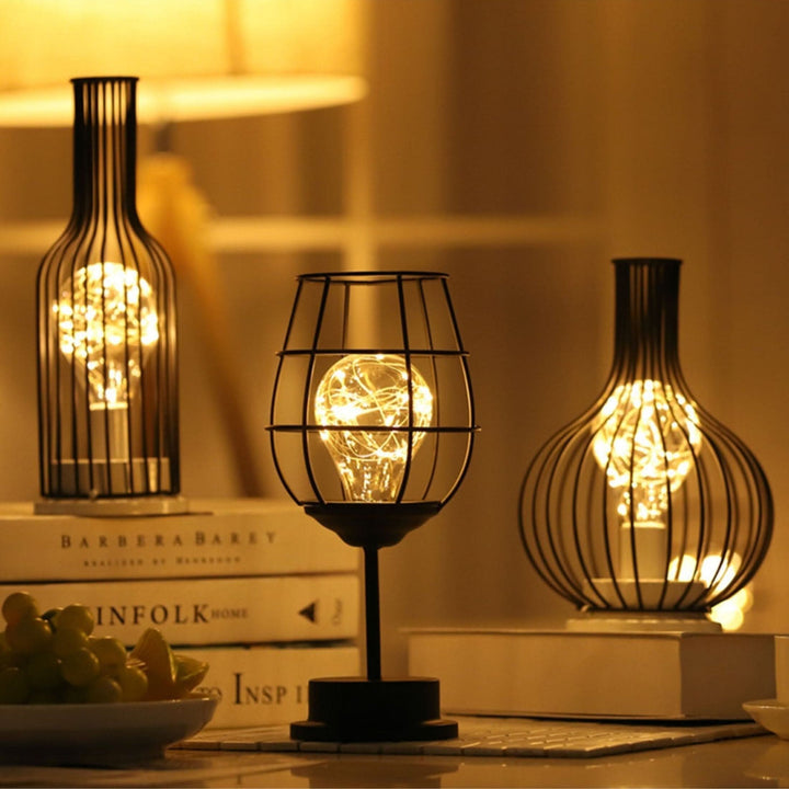 Moderne Sort Bordlampe med Stofskærm og Metalbase