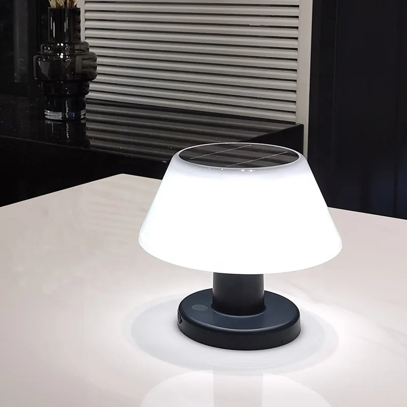 Solcelledrevet Vandtæt Bordlampe med Elegant Design