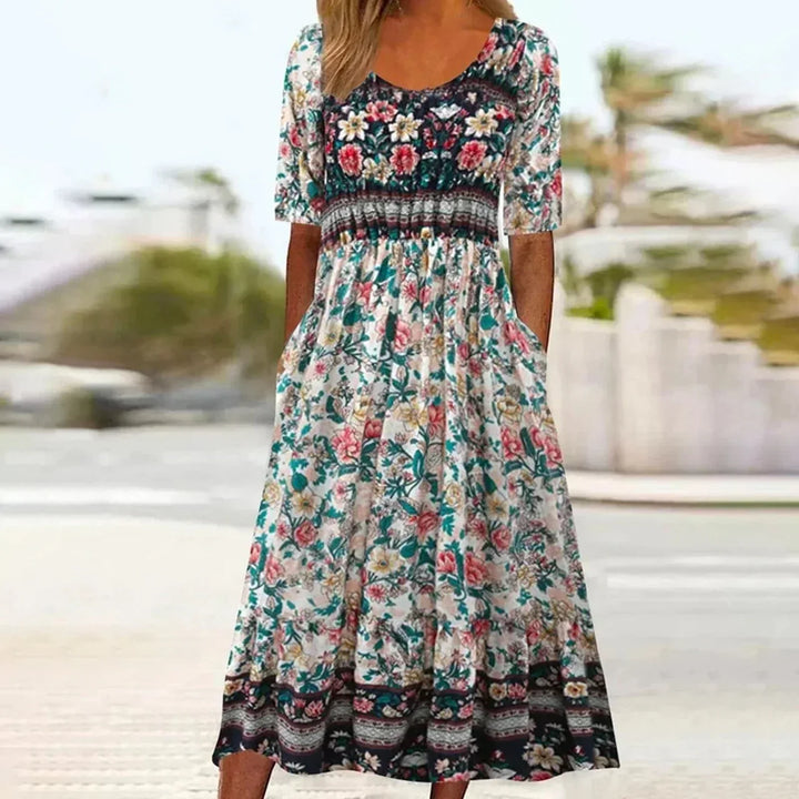 Janine™ | Kjole med Bohemisk Print og Rund Udsnit