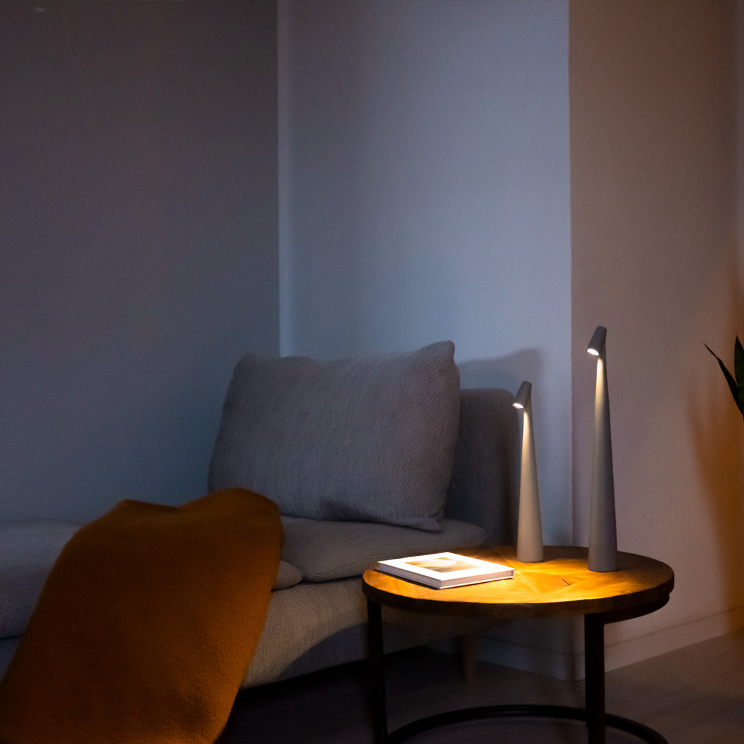 Genopladelig Trådløs LED Bordlampe i Metal og Glas