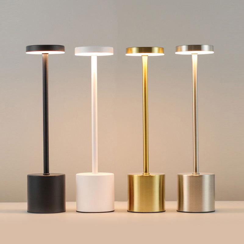 Genopladelig LED Bordlampe med Touch Dæmpning og Tre Farvetemperaturer