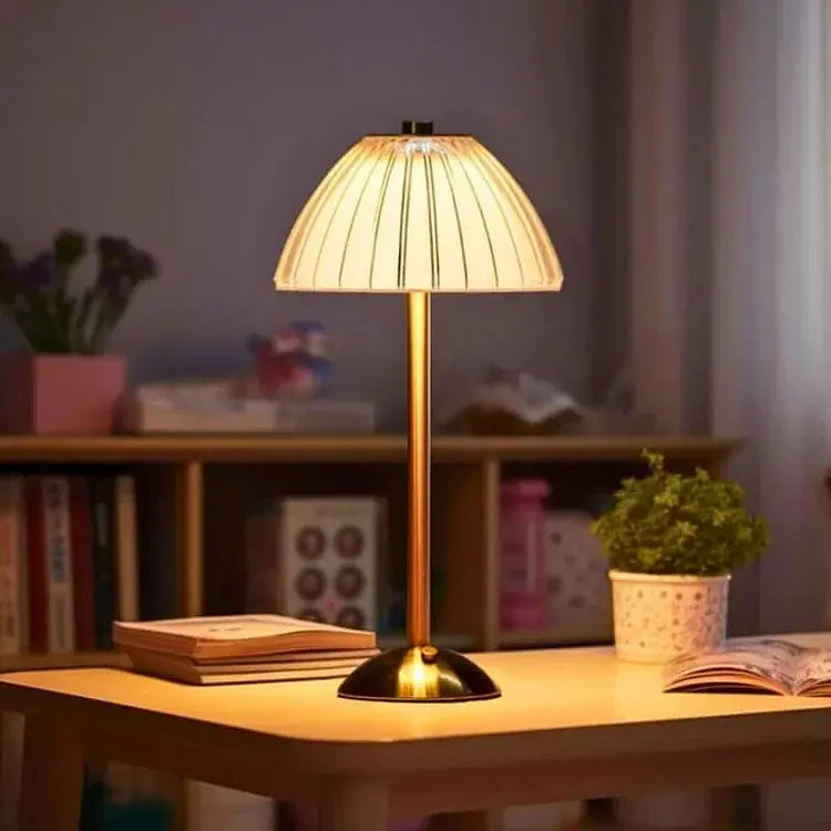 Genopladelig Trådløs Touch Bordlampe i Aluminium - Vandtæt Design med USB Opladning