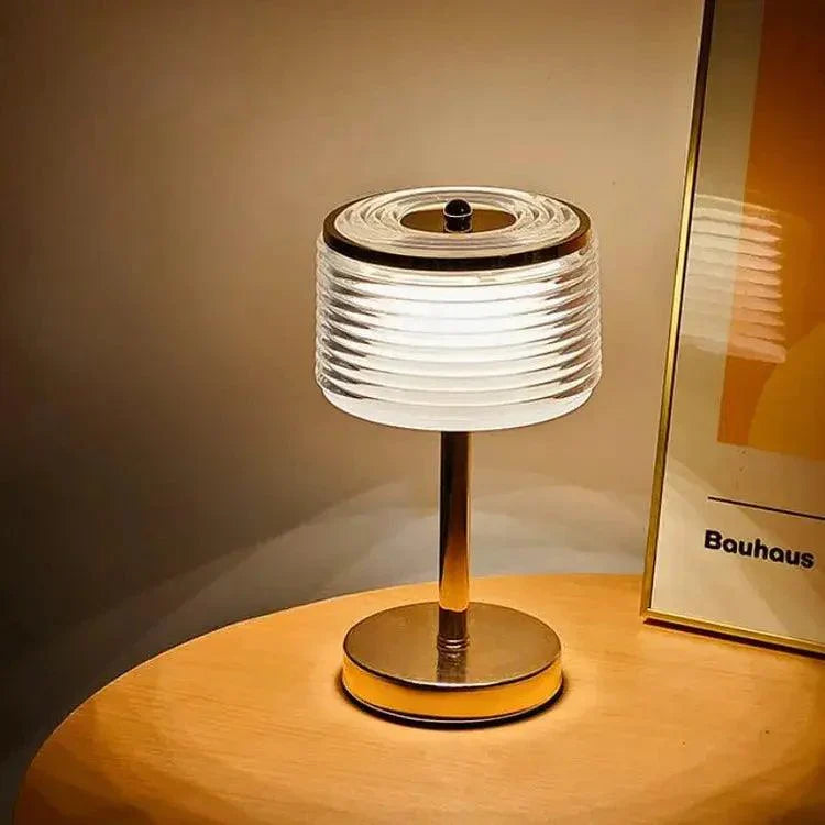 Guld Ringformet Bordlampe med Justerbare Lysnuancer