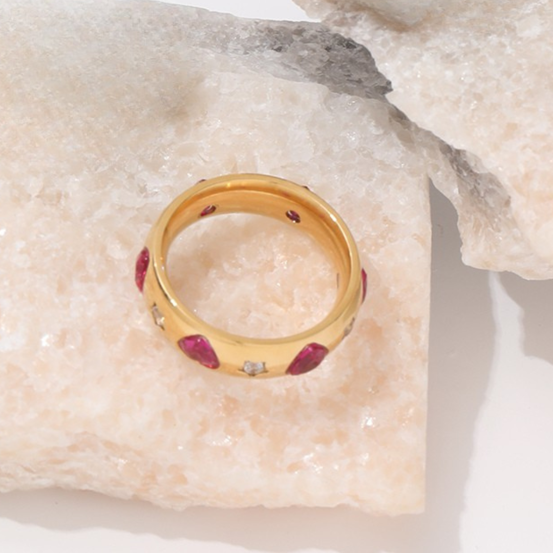 Elegant 18K Guldbelagt Ring med Pink Hjerte Zirkonia – Vandfast Rustfrit Stål