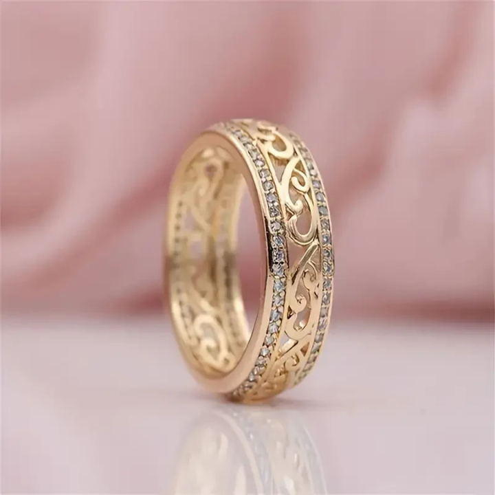 Elegant Filigran Ring i Guld med Zirkonia