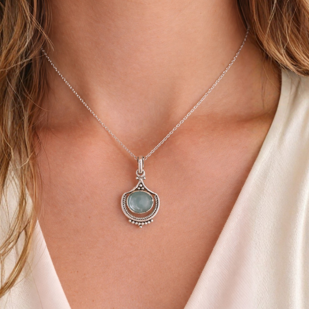 Sølv Vedhæng Halskæde med Blå Sten – Vintage Udtryk