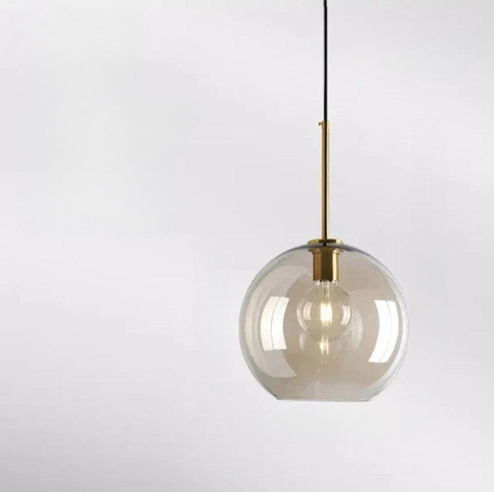 Skandinavisk Pendellampe med Varmt Lys og Minimalistisk Design