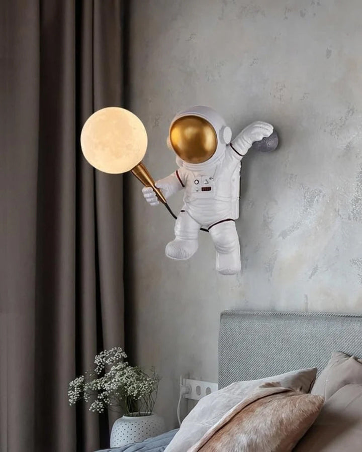 Astronaut Væglampe i Metal med Legende Design