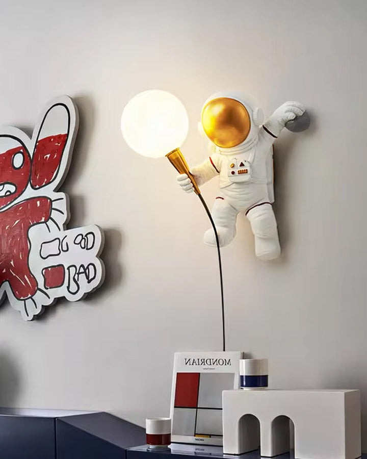 Astronaut Væglampe i Metal med Legende Design