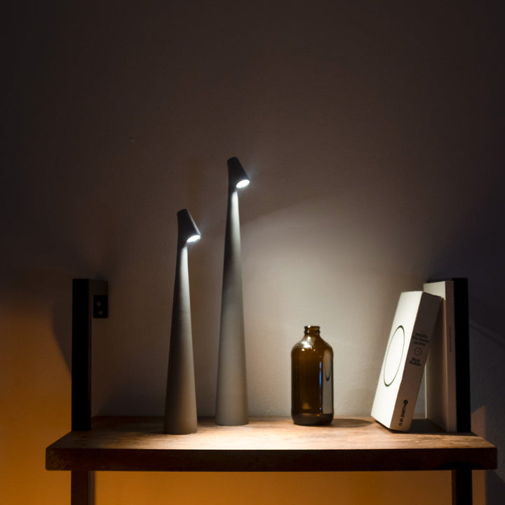 Genopladelig Trådløs LED Bordlampe i Metal og Glas