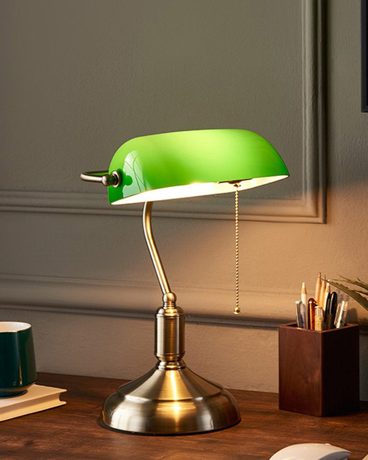 Elegant Bankerlampe med Messingbase og Smaragdglas Skærm