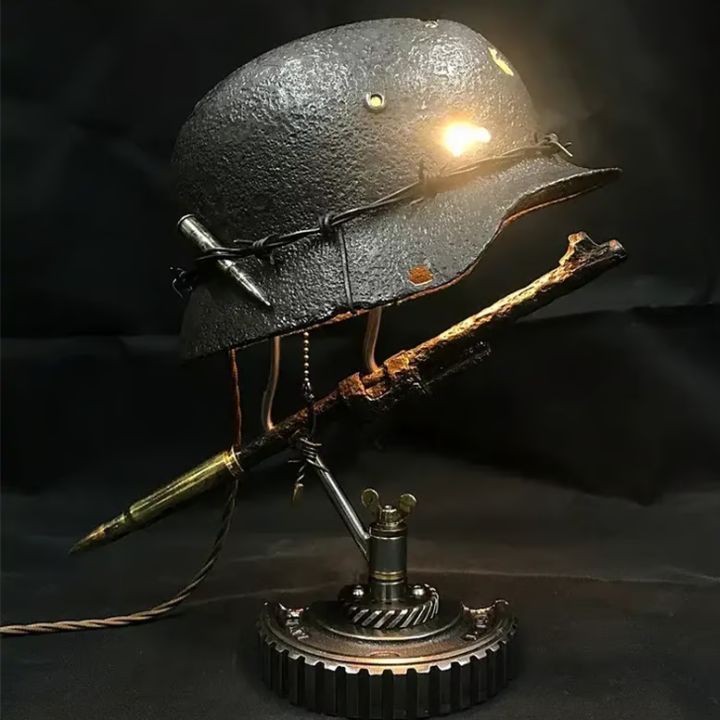 Vintage Militær Hjelm Bordlampe med LED Flammeeffekt i Rustfrit Stål