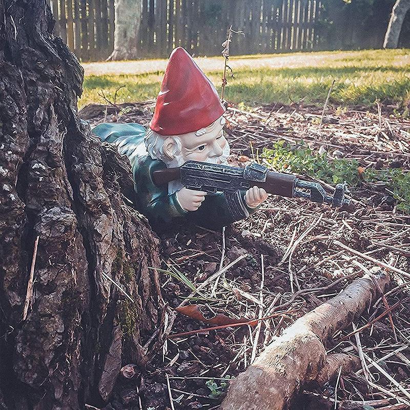 Militær Gnomestatue med Camouflage og AK47 til Haven